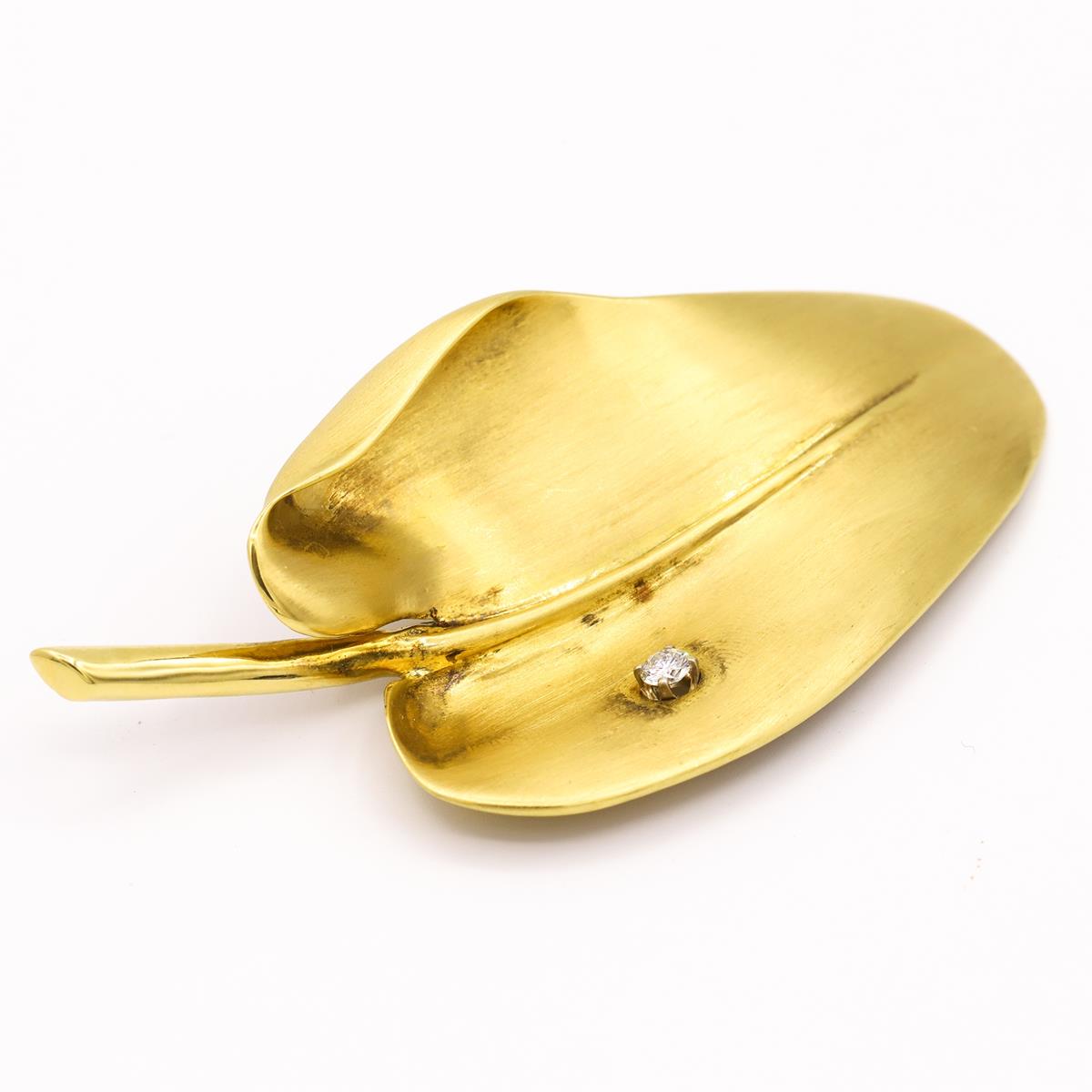 Gold Leaf Pin W/ Diamond