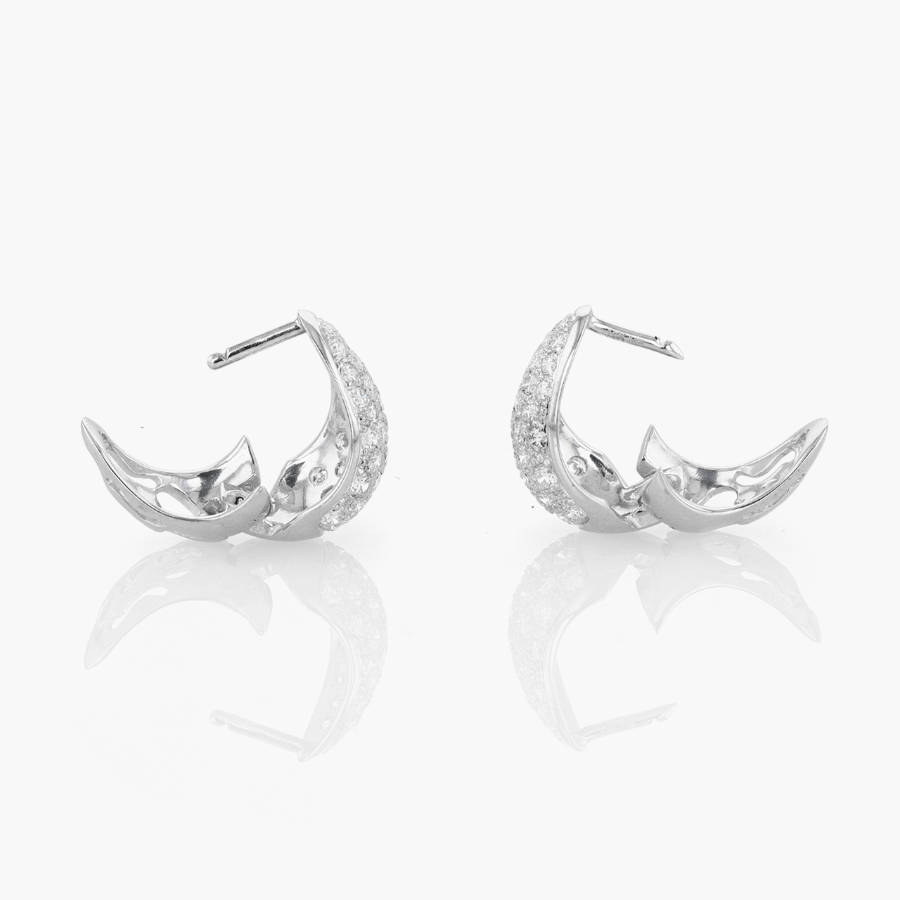 18k White Gold and Diamond Teardrop Earrings