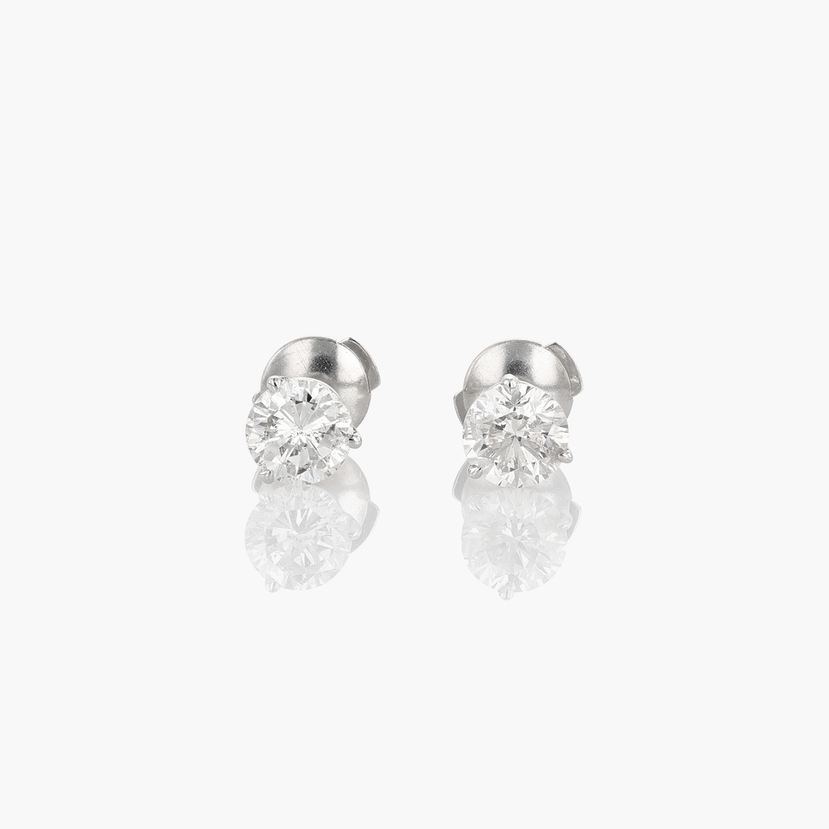 18k White Gold and 1.25 Total Weight Diamond Studs