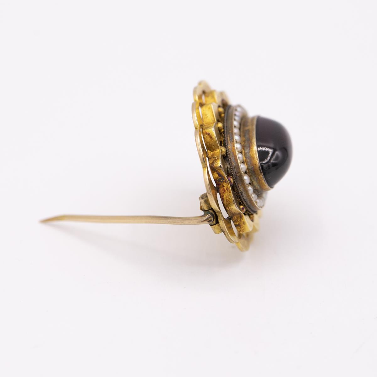 15Kt Yellow Gold Seed Pearl & Oval Cabochon Garnet Brooch