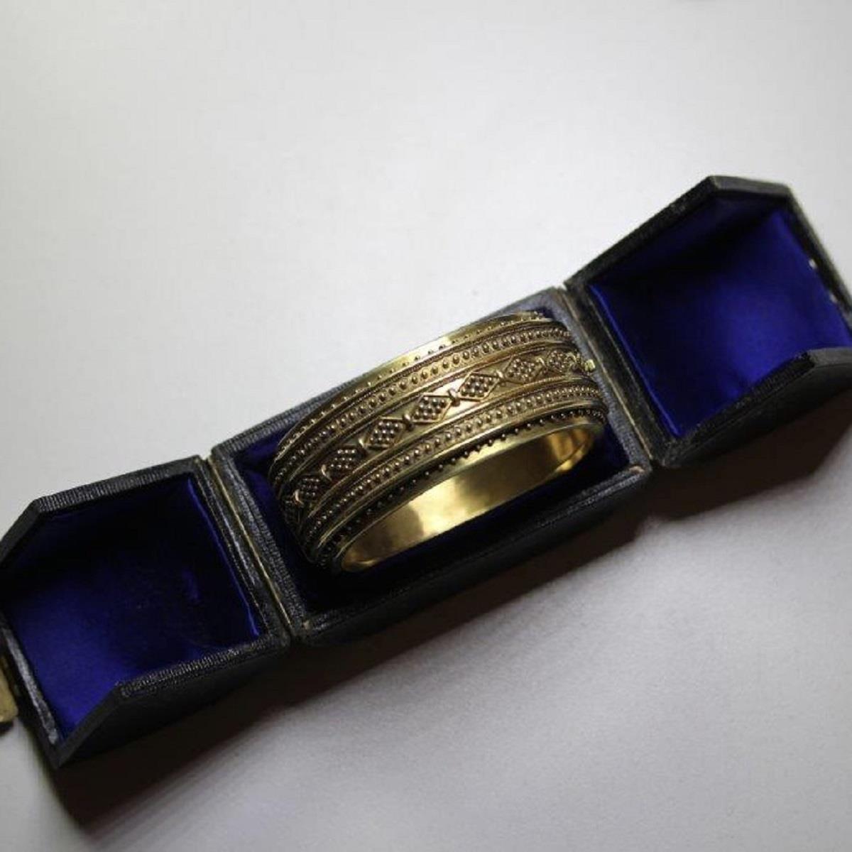 Victorian Etruscan Rivival 15KT Gold 25mm Bangle Bracelet