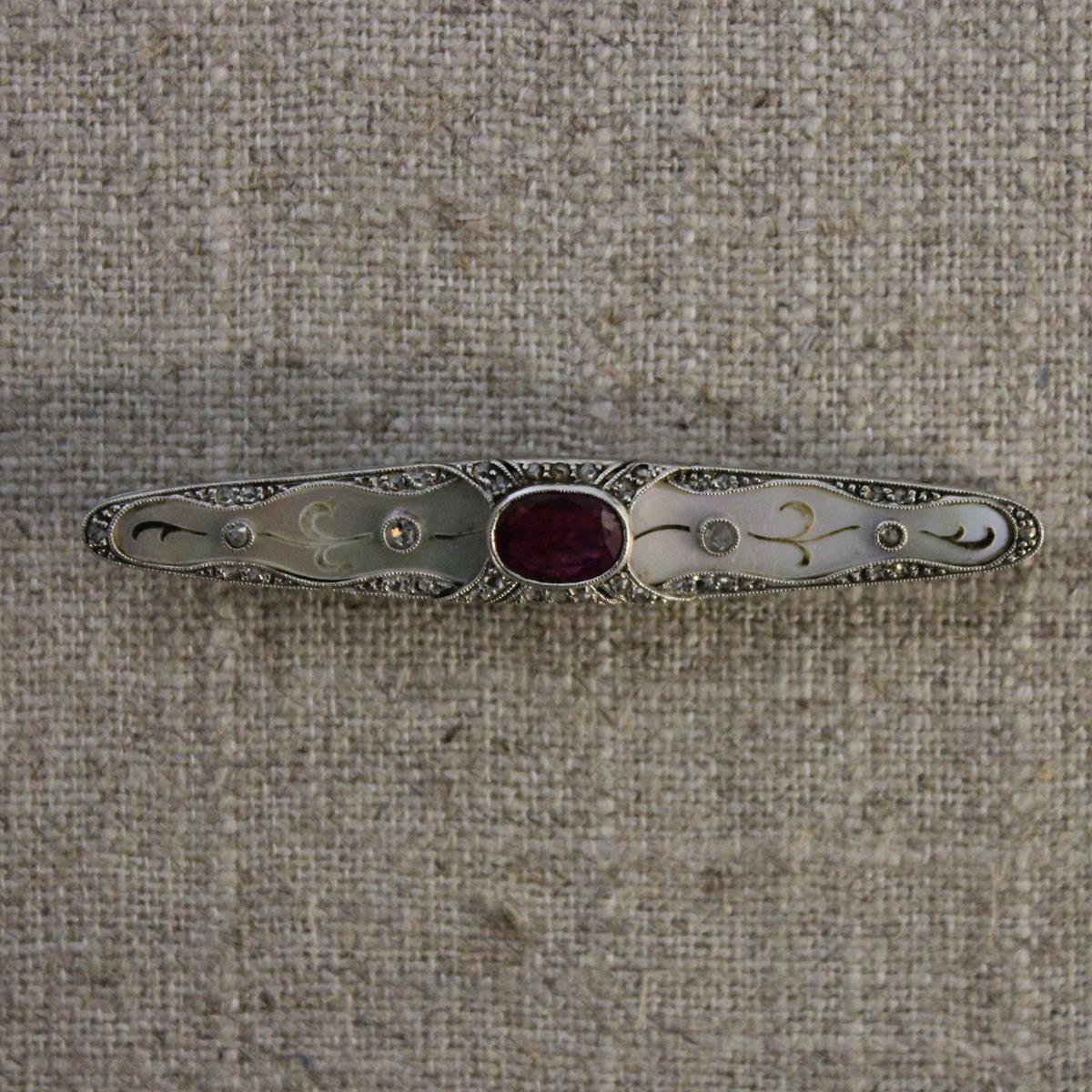 18KT Gold Mother Of Pearl Bar Pin With Oval Natural Ruby