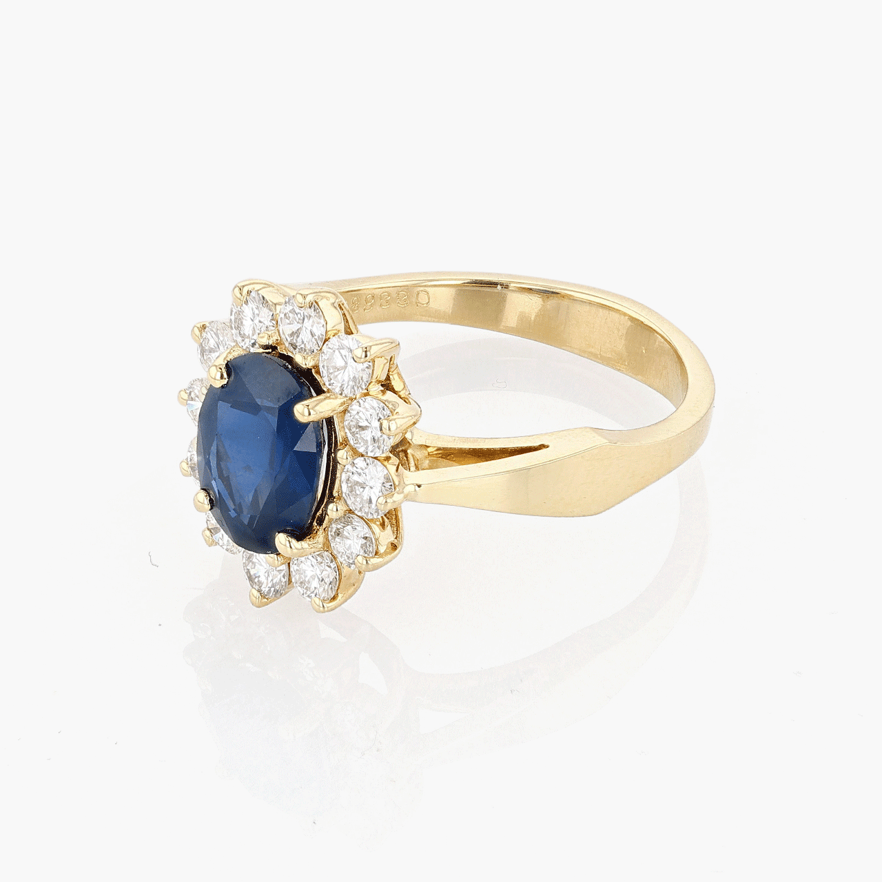 18k Yellow Gold Oval Sapphire and Diamond Ring