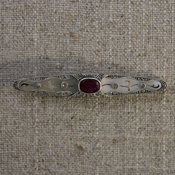 18K white gold Mother of Pearl bar pin with oval natural ruby