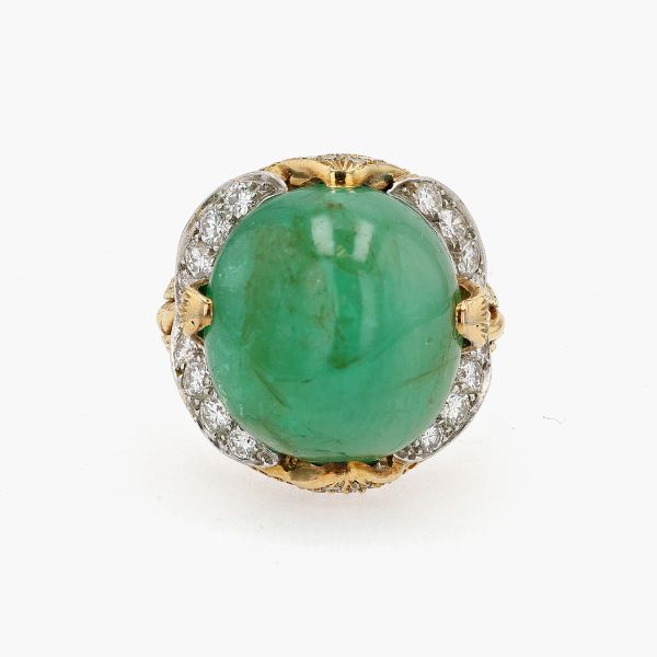 VINTAGE 18K YELLOW GOLD CABOCHON EMERALD AND DIAMONDS RING